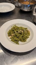 Ejecutivo: Fusilli al pesto de albahaca